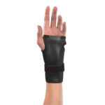 ADJUSTABLE WRIST BRACE WITH SPLINT